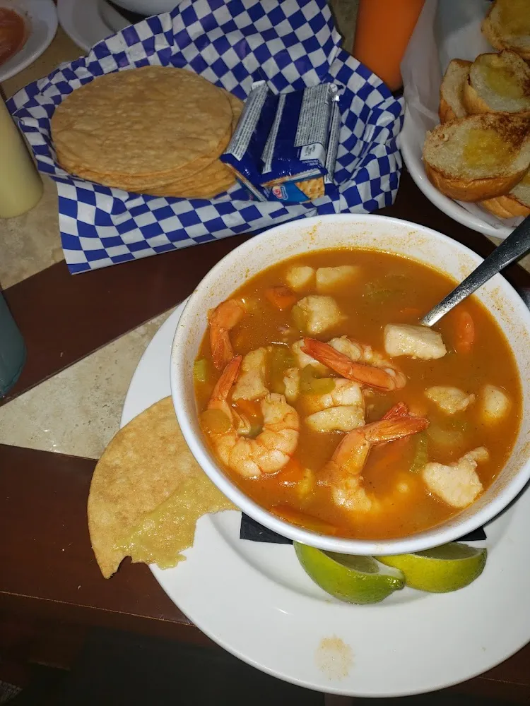 Caldo de Pescado Y Camarones